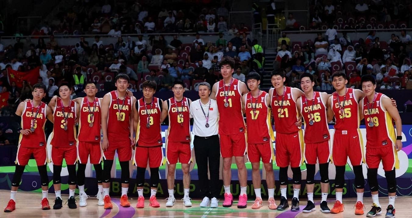 中国男篮输, 以往的不同, 的伟业